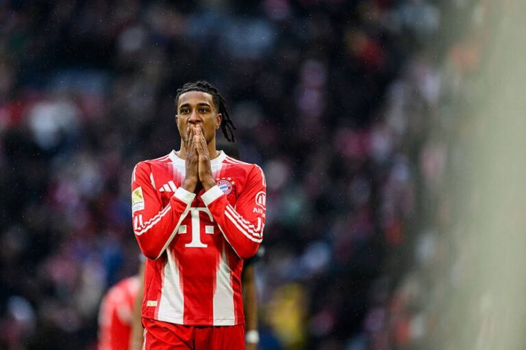 Кілька провідних команд Англії стежать за ситуацією навколо Олізе