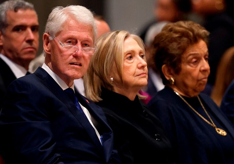 Клінтони погодилися свідчити у справі Епштейна