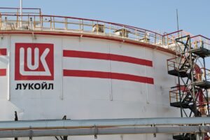 Лукойл втратив контроль над НПЗ в Європі