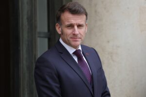 Макрон заявив про підготовку до діалогу з Кремлем