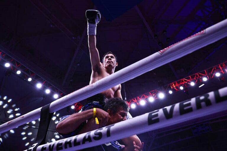 Медина успішно захистив титул у найлегшій вазі