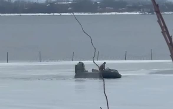 На Одещині прикордонники врятували дітей, які провалилися під лід