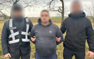 На Закарпатті затримали чоловіка, що кинув гранату в будинок поліцейського