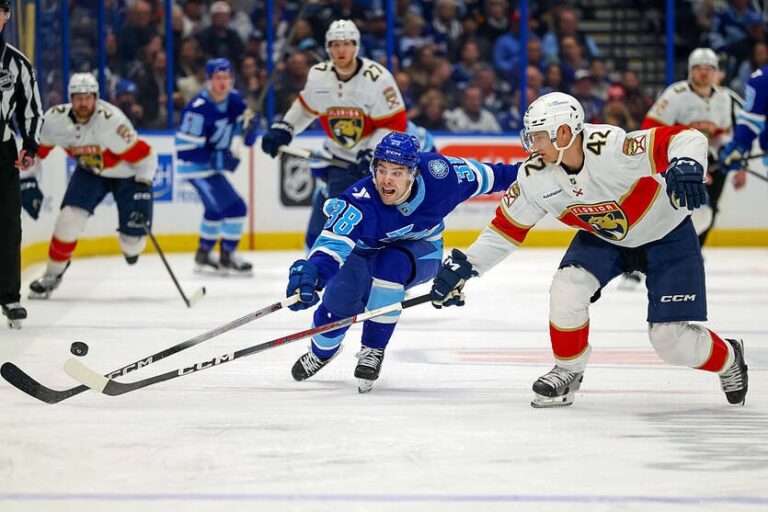 НХЛ: Тампа, Кароліна та Вегас святкують перемоги