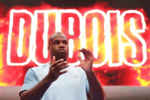 Перед боєм із Вордлі Дюбуа оголосив про зміну тренера