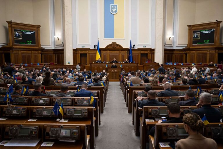 Робота Ради зупинилась. Масове отруєння депутатів