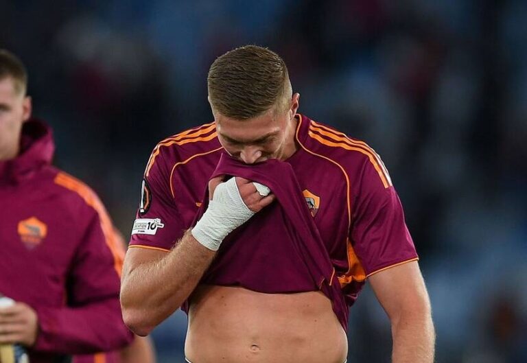 Рома планує виключити Довбика із заявки