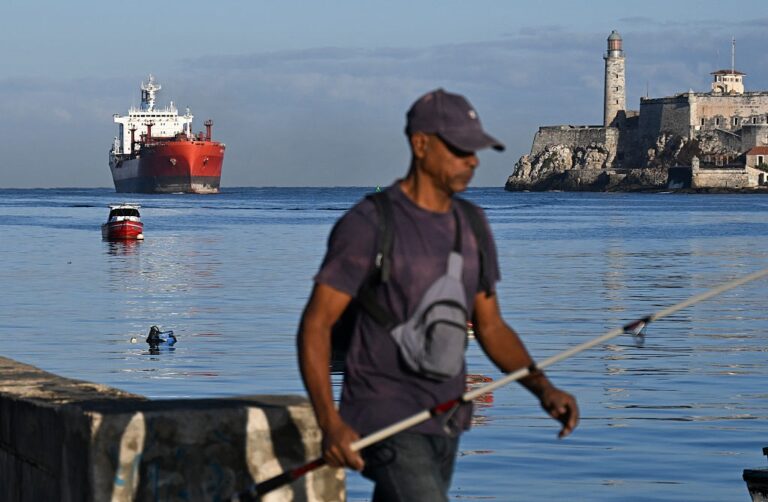 Росія наважилась постачати Кубу нафтою, попри погрози Трампа – ЗМІ