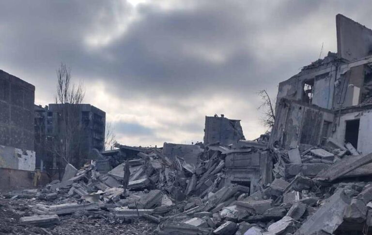 Росіяни скинули ФАБи на багатоповерхівки у Костянтинівці