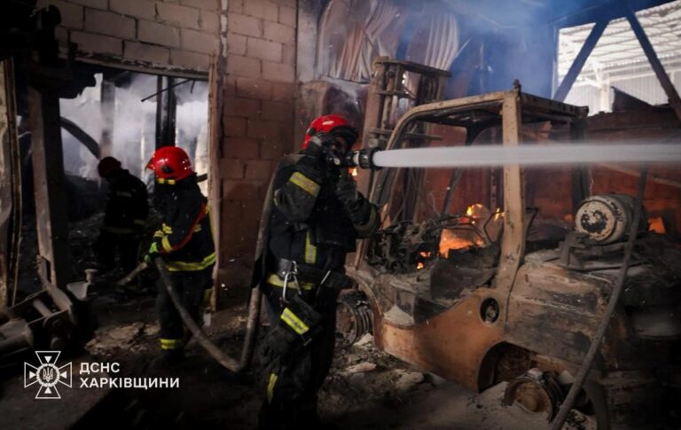 Росіяни вдарили по підприємству на Харківщині: є жертва та постраждалі
