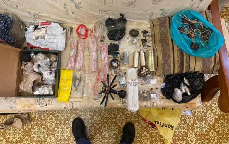 Сапер із з фронту поштою відправляв зброю та вибухівку до Харкова