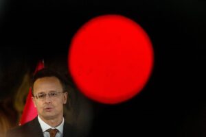 Сіярто звинуватив Київ у навмисному блокуванні Дружби