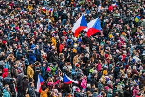 Скандал у Чехії: на підтримку президента пройшли масові акції протесту