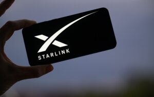 США таємно завезли до Ірану тисячі терміналів Starlink – ЗМІ
