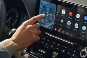 Toyota хоче заборонити водіям вимикати системи безпеки в автомобілях – ЗМІ