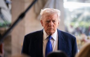 Трамп знову задіяв свій метод тиску на Київ – ЗМІ