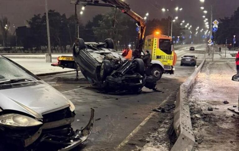 Травми і ДТП: комунальникам дев’яти районів Києва оголосили про підозри