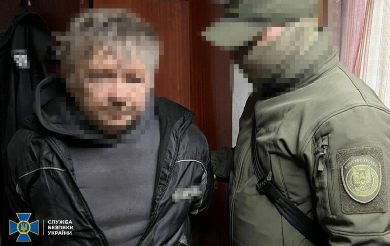 У Дніпрі агент ГРУ “працював” разом з неповнолітнім сином