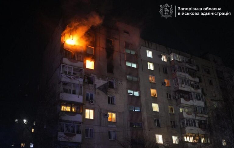 У Харкові і Запоріжжі палають багатоповерхівки