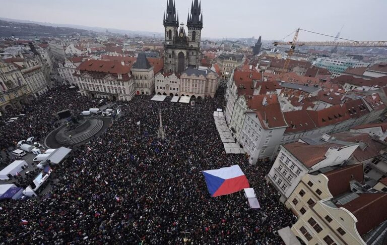 У Празі відбувся масштабний мітинг на підтримку президента