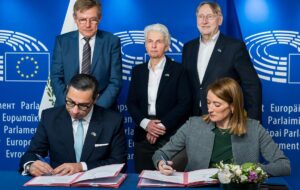 У ЄП підписали кредит для України на 90 млрд євро