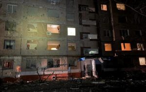 Удари РФ по Краматорську: пошкоджені понад 20 багатоповерхівок