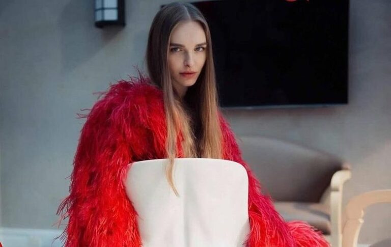 Українська модель підбирала молодих дівчат для Епштейна – ЗМІ