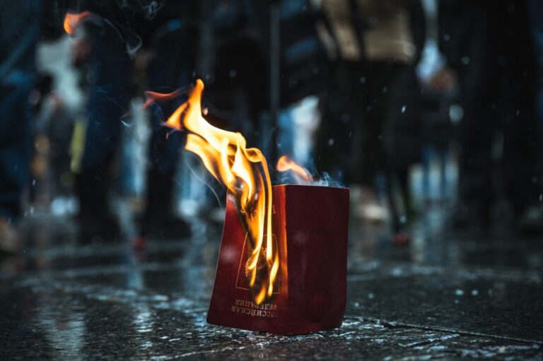 В Абхазії домоглися скасування видачі паспортів РФ