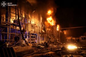 В Одесі через атаку дронів згорів автосалон