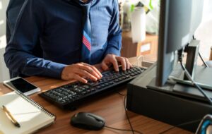 В Україні за рік значно зменшилось число держслужбовців