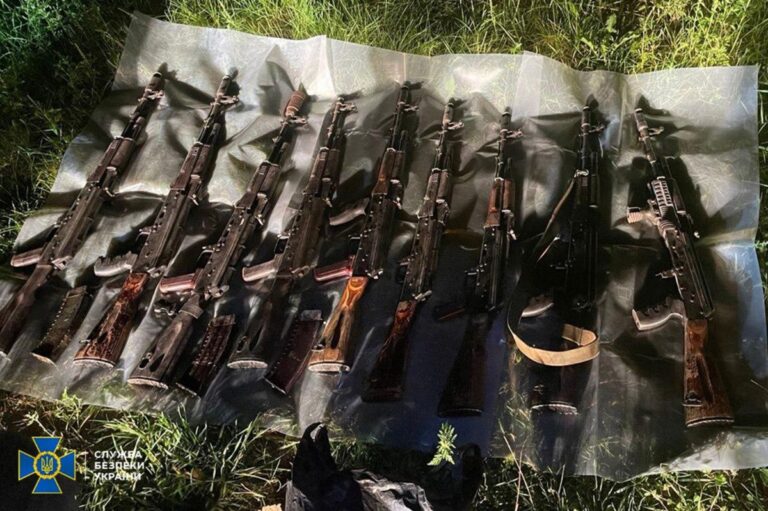В Україні зірвали канал продажу “трофейної” зброї