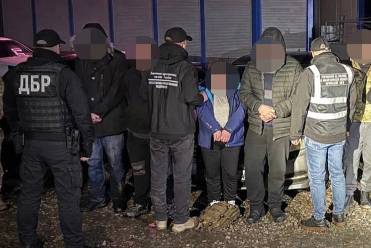 Викрито схему переправлення ухилянтів через гірські стежки до Румунії