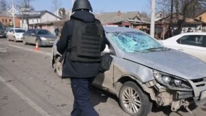 росіяни завдали прицільного удару БпЛА по проїзній частині однієї з вулиць Сум