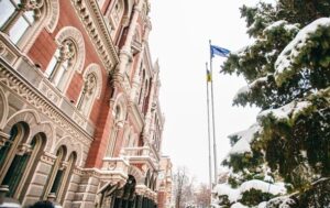 Долар підскочив до історичного максимуму в Українї