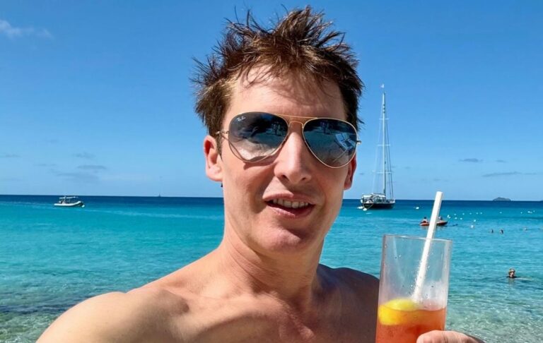 Джеймс Блант у шапці з гербом Росії: українці вибухнули критикою