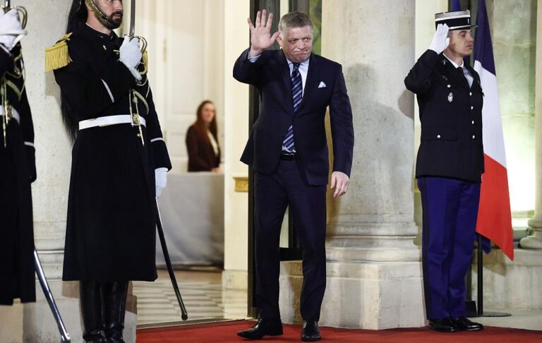 Фіцо допустив блокування кредиту для України