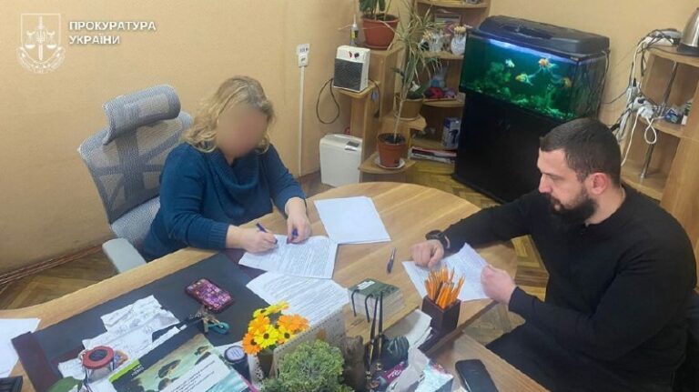 Катування дитини у Києві: соцпрацівниці загрожує до п’яти років