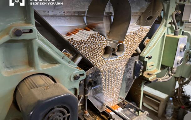 На Буковині викрили підпільний тютюновий цех