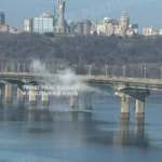 На мосту Патона сталася аварія тепломережі, частина Києва без тепла