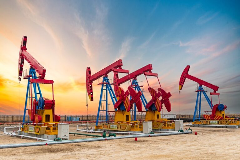 Нафта наближається до $100 за баррель