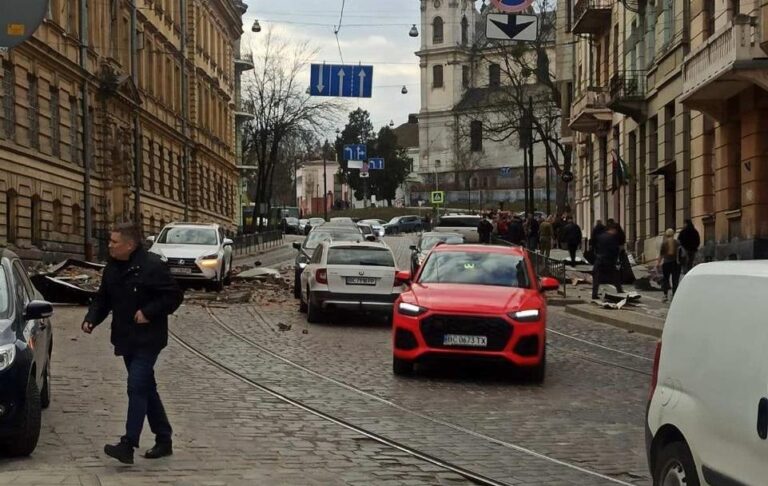 Обстріл Львіва: є нові влучання, кількість постраждалих зросла