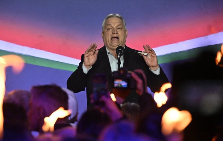 Орбан зчинив істерику через опозиційних мітингарів