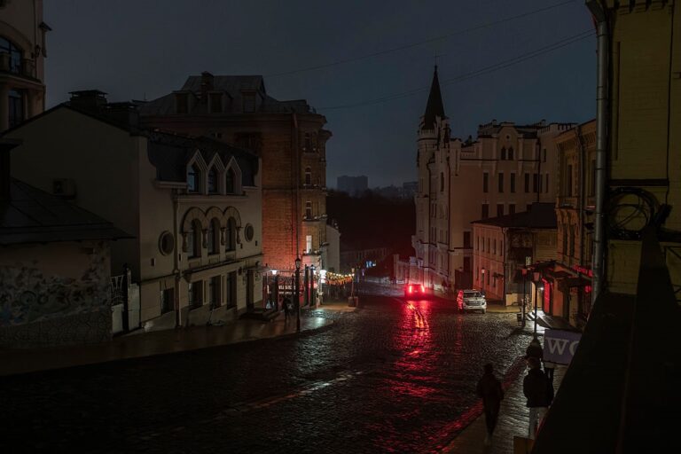 По всій Україні відновили відключення світла