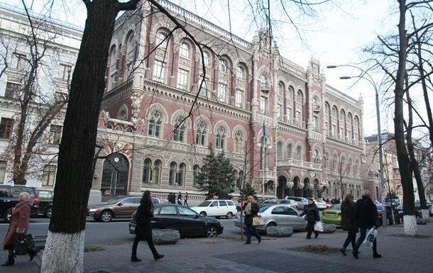 Резерви України зменшились вперше за пів року