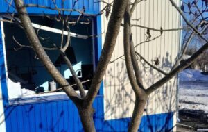 Росіяни вдарили по підприємству в Глухові: є жертва та поранені