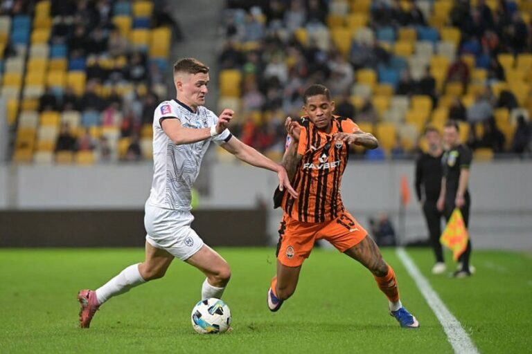 Шахтар мінімально обіграв Металіст 1925 на порушенні правил харків’янами