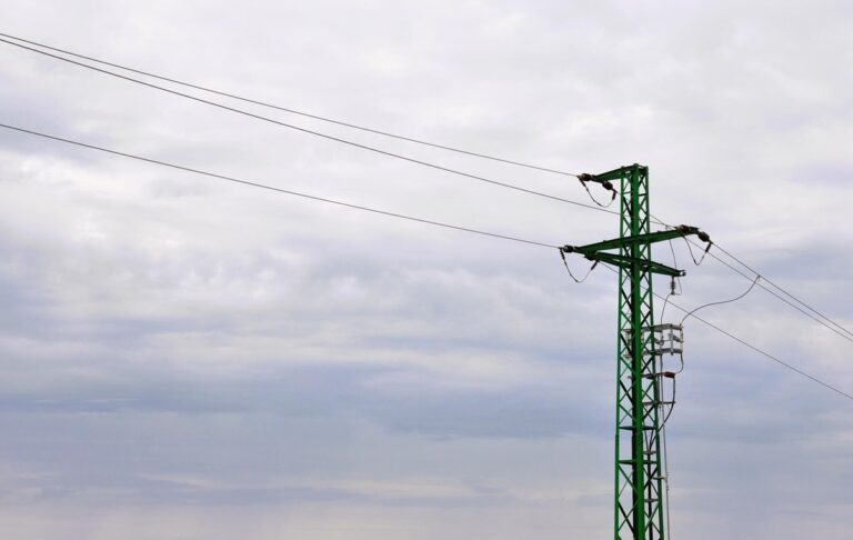 Словаччина офіційно заявила Україні про зупинку аварійної енергодопомоги