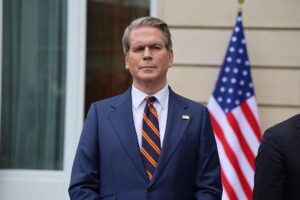 США заявили про збільшення потоку суден в Ормузькій протоці