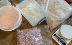 “Товар” ховали у продуктах і вазонах: поліція викрила наркоугруповання