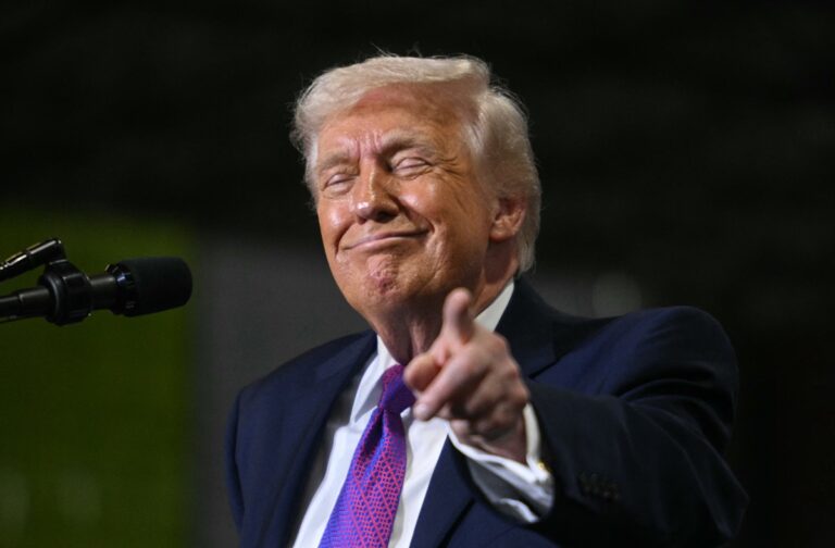 Трамп: Хай інші подбають про Ормузьку протоку